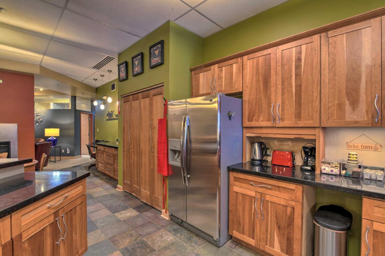 Idyllic Dtwn Anchorage Condo With Fireplace! المظهر الخارجي الصورة